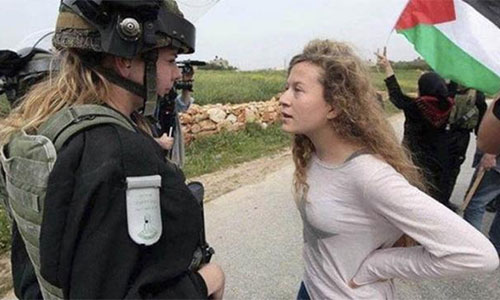 Ahed Tamimi se enfrenta a una militar sionista Peruanos reclaman la libertad de la adolescente palestina Ahed Tamimi